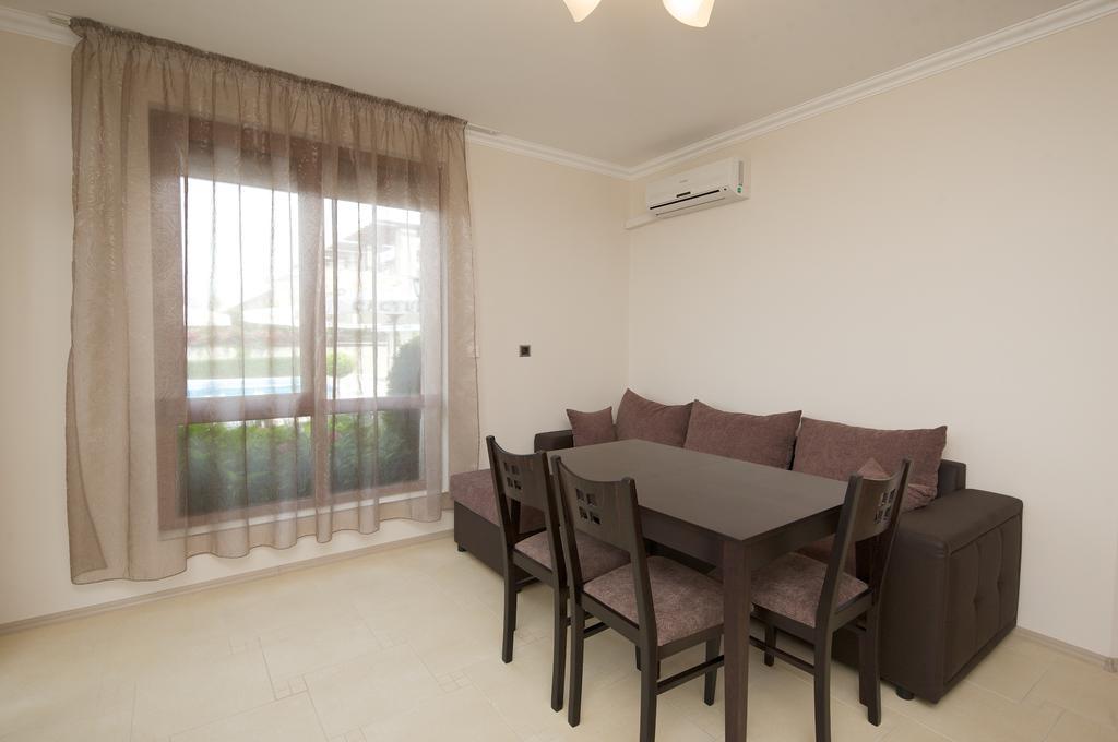 Mars Apartments In Tryavna Beach Complex Sveti Vlas Ruang foto