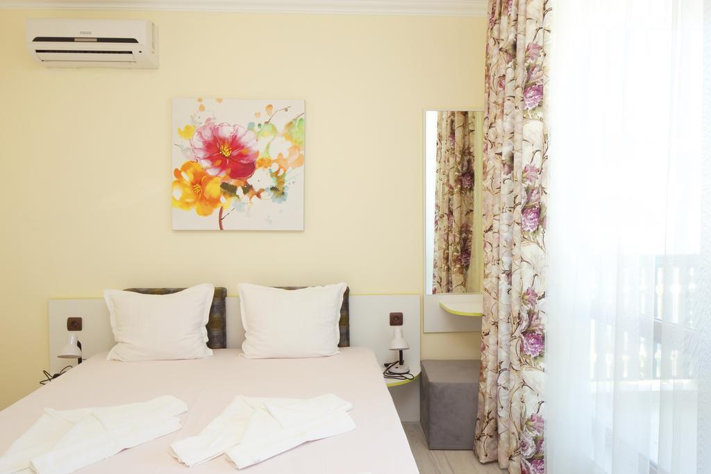 Mars Apartments In Tryavna Beach Complex Sveti Vlas Bagian luar foto