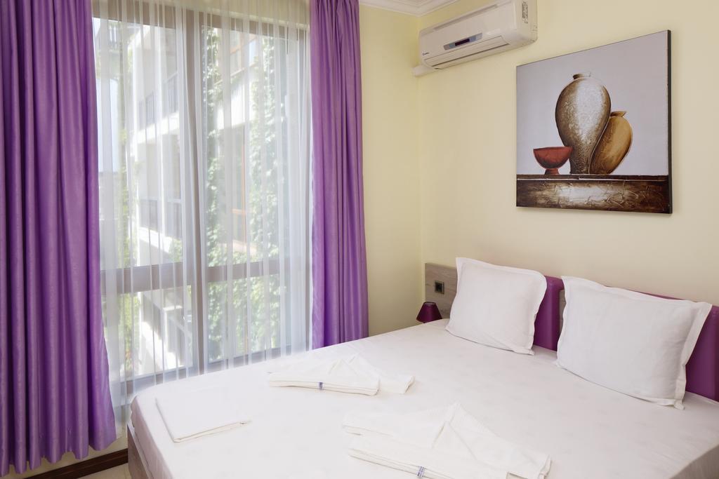 Mars Apartments In Tryavna Beach Complex Sveti Vlas Bagian luar foto